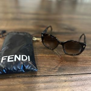 Large Brown FENDI Sunglasses 🕶️ 🤎